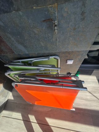 Tumbonas plegables naranja y verde