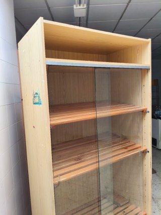 Mueble expositor madera y cristal