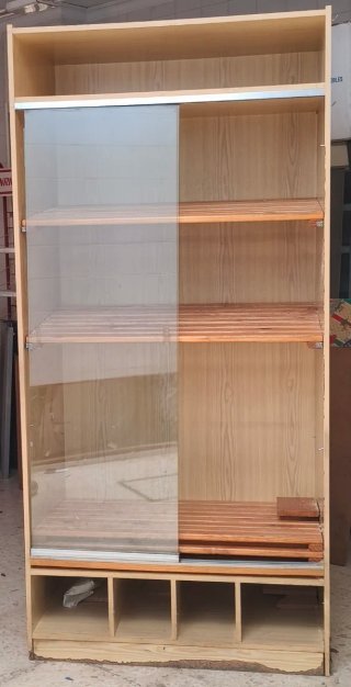 Mueble expositor madera y cristal