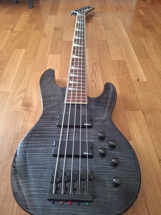 Bajo Jackson CBXNT V Trans Black 5 cuerdas