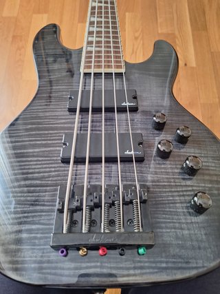 Bajo Jackson CBXNT V Trans Black 5 cuerdas