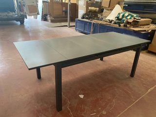 Mesa extensible aluminio y cristal 187-244 cm