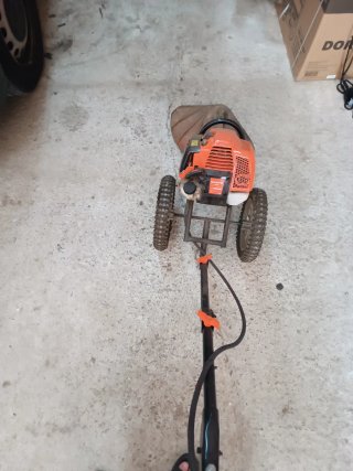Desbrozadora Anova con ruedas