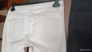 Pantalones ONLY beige y PULL&BEAR negro