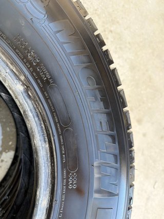 Neumáticos Michelin 225/75/16 121/120R