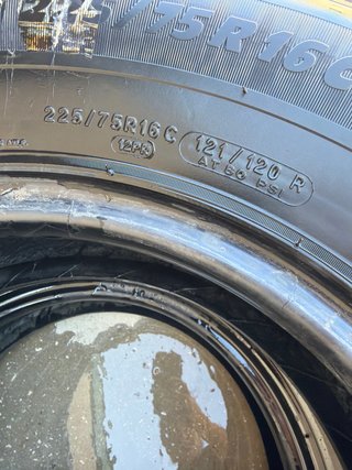 Neumáticos Michelin 225/75/16 121/120R