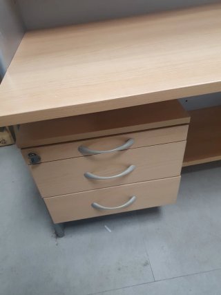 Escritorio de oficina madera y metal