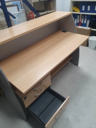 Escritorio de oficina madera y metal