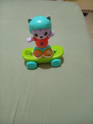 Juguete gato patinador VTech