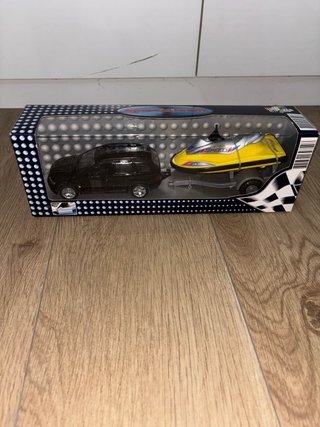 Coche BMW y moto de agua de juguete. Me costó 30€