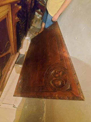 Muebles antiguos de nogal tallado