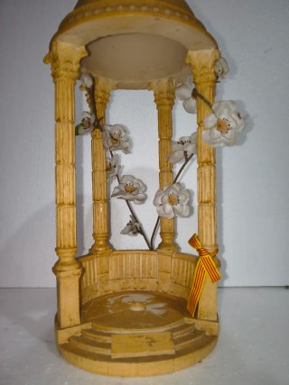 Cúpula decorativa con flores