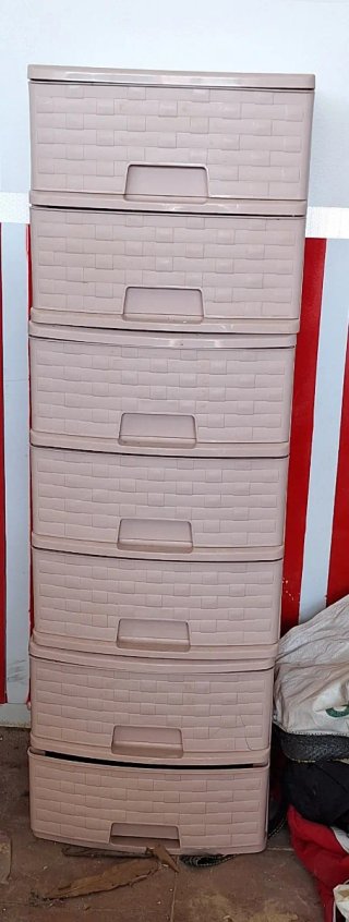 Cajonera 7 cajones beige/rosa
