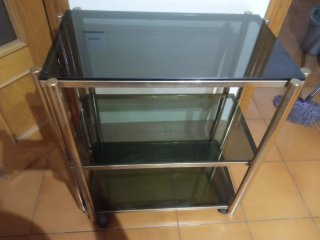Mesa auxiliar cristal con ruedas