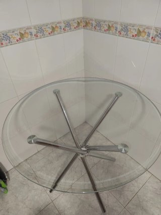 Mesa redonda cristal y metal plateado
