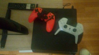 Console PS4 Nera + Controller Rosso