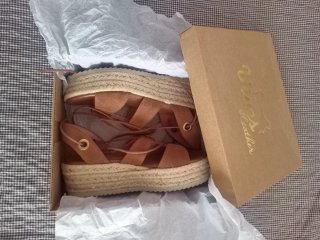 Sandalias de ante con cuña