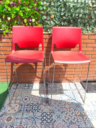 2 Sillas Altas Rojas Metal y Plástico