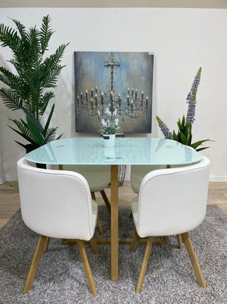 Mesa cristal templado y 4 sillas comedor
