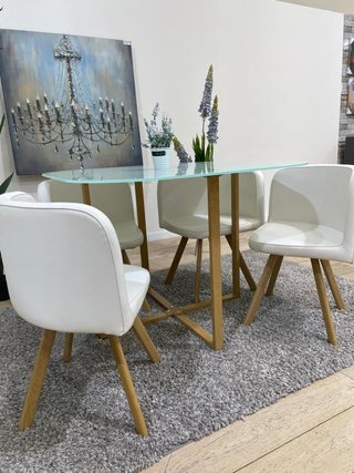 Mesa cristal templado y 4 sillas comedor
