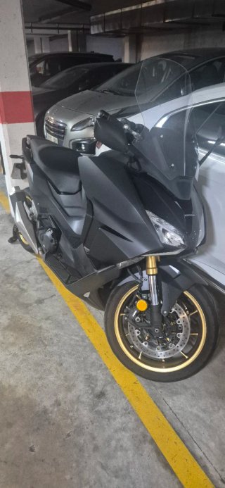 Honda Forza 750 Maxi Scooter Negra