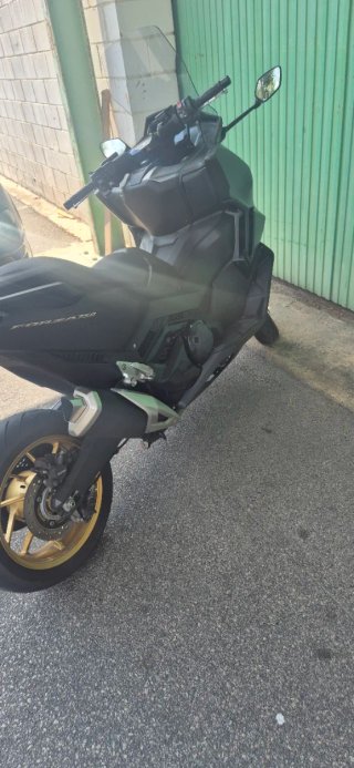 Honda Forza 750 Maxi Scooter Negra