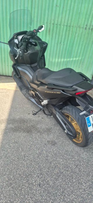 Honda Forza 750 Maxi Scooter Negra