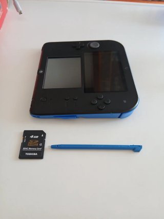 Nintendo 2DS Negra y azul. Edición especial.