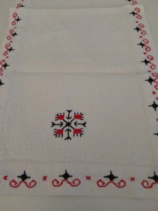 Precioso pequeño conjunto bordado a mano 1964 por
