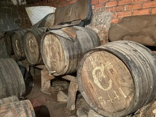 Botas de vino de madera antiguas