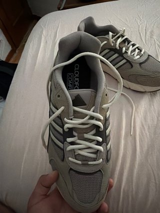 Zapatillas Adidas Grises y Blancas