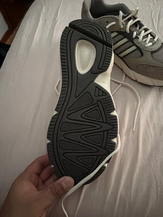 Zapatillas Adidas Grises y Blancas