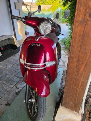 Moto Scooter Eléctrica Roja