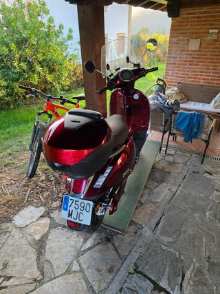 Moto Scooter Eléctrica Roja