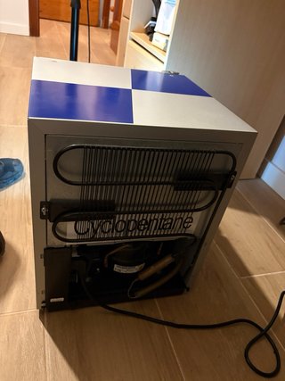 Mini Nevera Red Bull