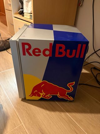Mini Nevera Red Bull