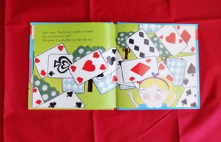 Alice in Wonderland para 3 4 5 años CASI NUEVO