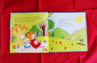 Alice in Wonderland para 3 4 5 años CASI NUEVO