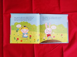 Alice in Wonderland para 3 4 5 años CASI NUEVO
