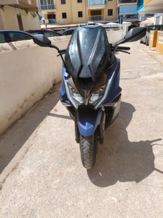 Kymco AK 550 Maxi Scooter Azul