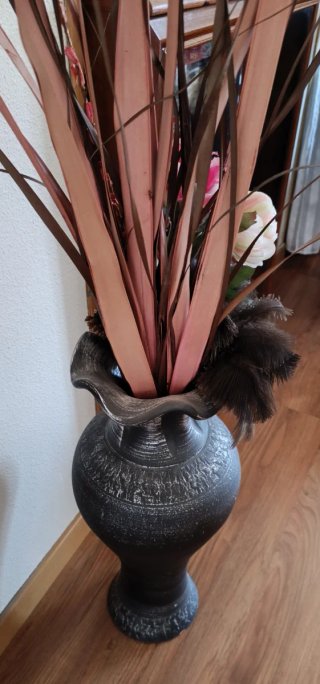 Jarrón Decorativo Plateado y Negro con flores