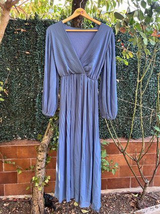 Vestido invitada azul plisado