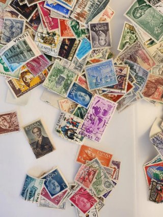 2. Lote 550 sellos variados de España