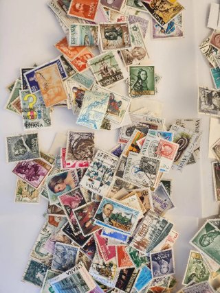 2. Lote 550 sellos variados de España