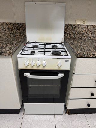 Cocina de gas Beko 4 fuegos con horno