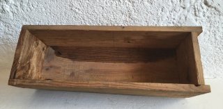 Antiguo molde de ladrillos de madera maciza