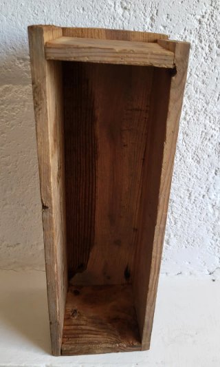 Antiguo molde de ladrillos de madera maciza