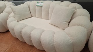 Sofá de tela beige/blanco