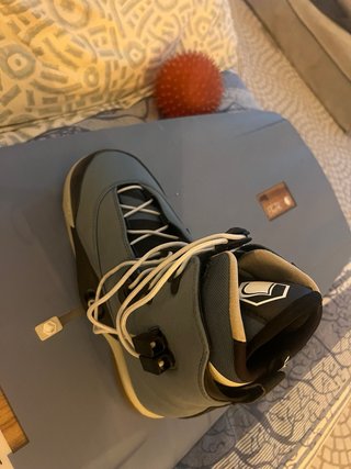 Wakeboard Liquid Force Peak 142, botas Peak 42/43
