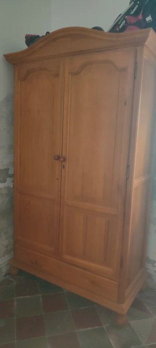 Armario de madera dos puertas